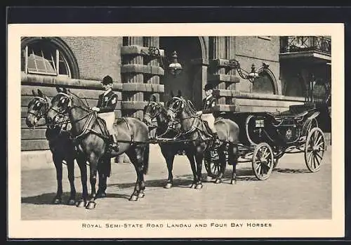 AK The Royal Mews, Buckingham Palace, Royal Semi-State Road Landau and Four Bay Horses, königl. Pferdekutsche