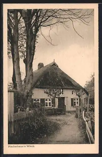 AK Wieck / Greifswald, Fischerhaus mit Reetdach