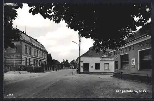 AK Tulln an der Donau, Langenlebarn, Strassenpartie mit Gasthaus