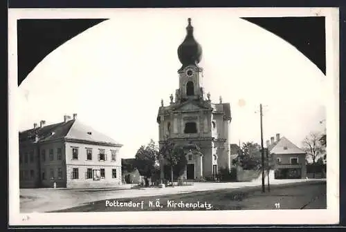 AK Pottendorf /N. Ö., Kirchenplatz mit Drogerie-Apotheke und Kirche