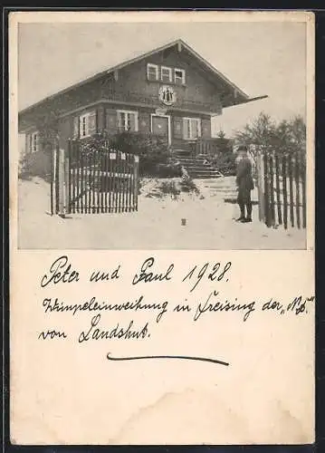 Foto-AK Freising, Jugendherberge, Wimpeleinweihung der N5 von Landshut, Gebäudeansicht mit Knabe im Winter, 1928