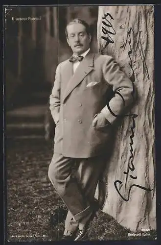 AK Giacomo Puccini, mit original Tinten-Autograph des Komponisten von 1903