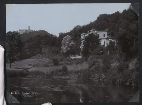 Fotografie unbekannter Fotograf, Ansicht Eisenach, Fritz Reuter Villa mit Blick zur Wartburg