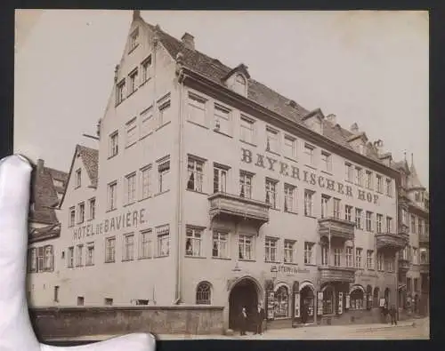 Fotografie unbekannter Fotograf, Ansicht Nürnberg, Hotel Bayerischer Hof mit Buchhandlung J. A. Stein`s, 25 x 20cm