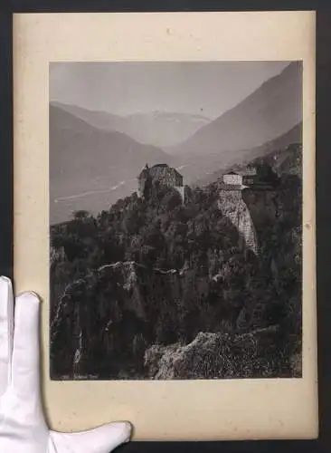 Fotografie unbekannter Fotograf, Ansicht Dorf Tirol, Blick nach dem Schloss Tirol