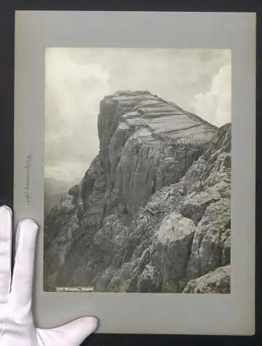 Fotografie unbekannter Fotograf, Ansicht Ramsau, Blick auf das Watzmann Hocheck mit Gipfelkreuz