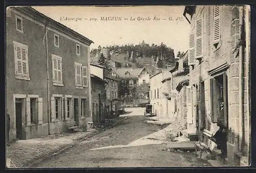 AK Mauzun, La Grande Rue, Strassenpartie