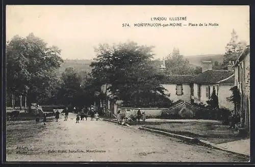 AK Montfaucon-sur-Moine, Place de la Motte