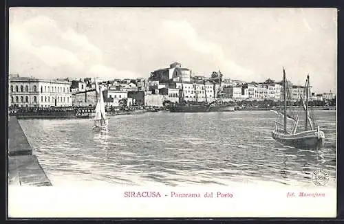 AK Siracusa, Panorama dal Porto, Segelboot