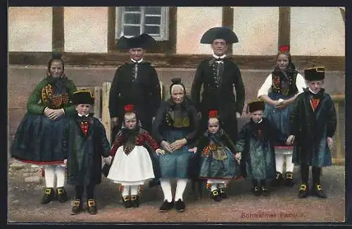 AK Schwälmer Familie in hessischer Tracht