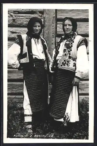 Foto-AK Rusinky z Rachovska, Ukrainerinnen in Tracht