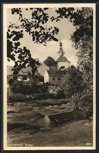 AK Lodenice, Partie an der Kirche