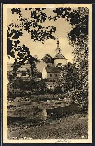 AK Lodenice, Partie an der Kirche