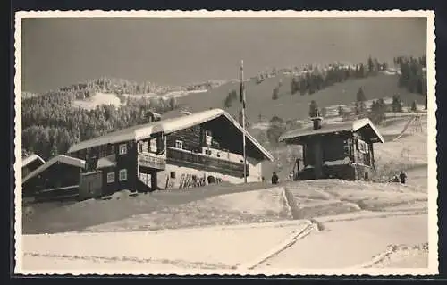 AK Hintermoos bei Saalfelden, A. D. D. Skilager, Ortspartie im Schnee