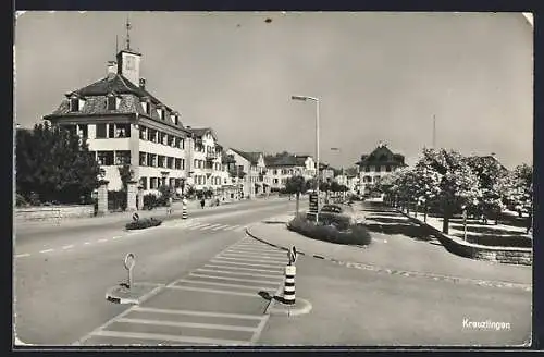 AK Kreuzlingen, Strassenpartie mit Bäumen