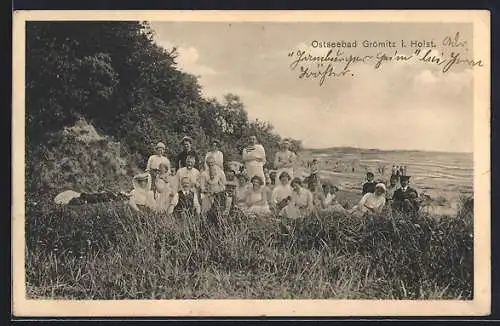 AK Grömitz i. Holst., Gruppenaufnahme am Strand