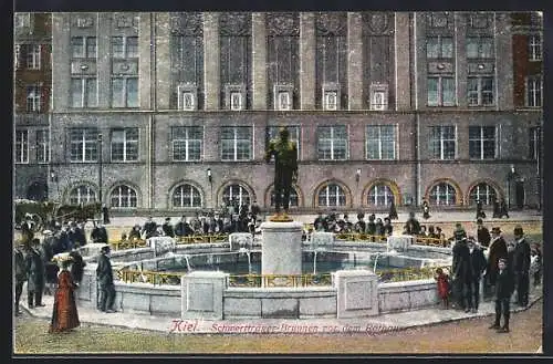 AK Kiel, Schwertträger-Brunnen vor dem Rathaus