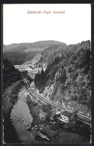 AK Steinicht, Ortspartie im Gebirge, Luftaufnahme