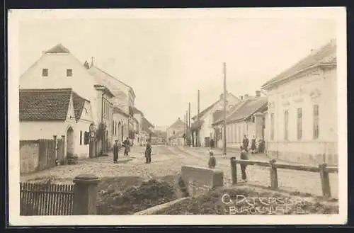 AK Gross Petersdorf /Burgenland, Strassenpartie mit Anwohnern