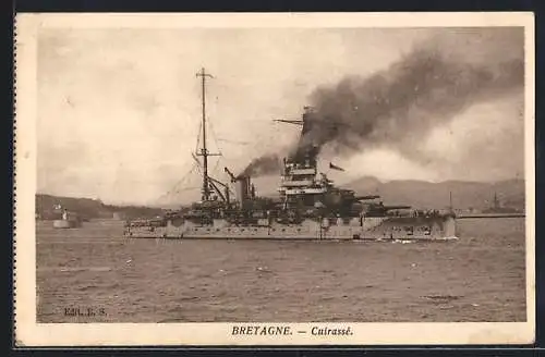 AK Kriegsschiff Cuirassé Bretagne unter Volldampf