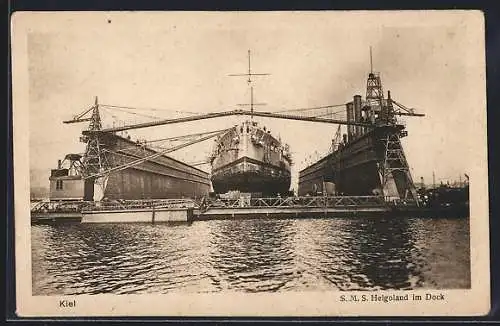 AK Kiel, Kriegsschiff SMS Helgoland im Dock