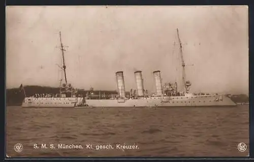 AK Kriegsschiff S.M.S. München, Kl. gesch. Kreuzer vor der Küste