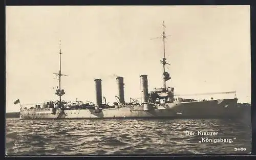 AK Kriegsschiff SMS Kreuzer Königsberg nahe der Küste