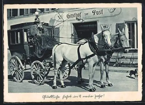 AK Postkutsche mit ins Horn blasendem Postillon vor einem Gasthof zur Post, Neujahrsgruss