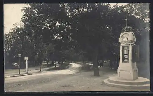 AK Hranice, Strassenpartie mit Wettersäule