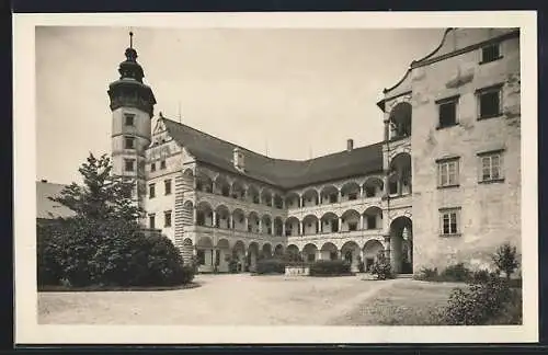 AK Ullersdorf, Hof des Schlosses