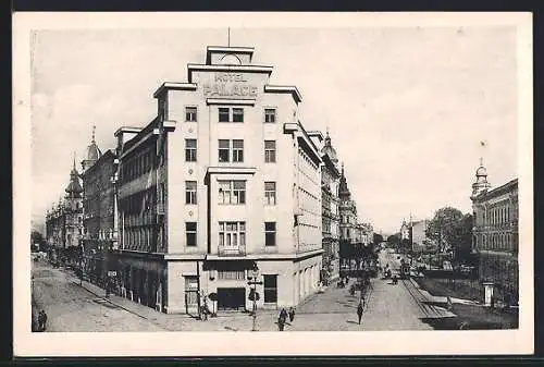 AK Olomouc /Olmütz, Strassengabelung am Hotel Palace