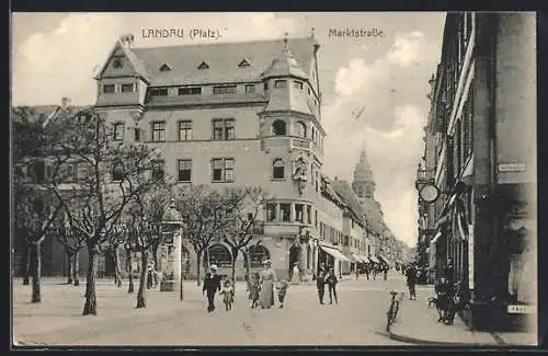 AK Landau / Pfalz, Marktstrasse mit Litfasssäule und Adler Apotheke