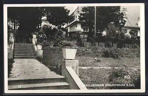 AK Stranzendorf, Erholungsheim Stranzendorf, Ansicht mit Treppenaufgang