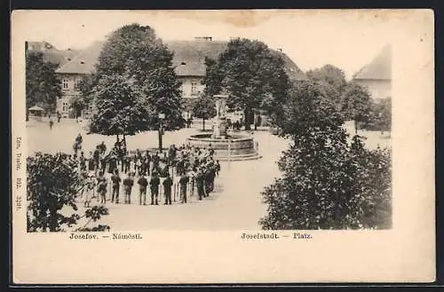 AK Josefstadt, Platzpartie mit Brunnen