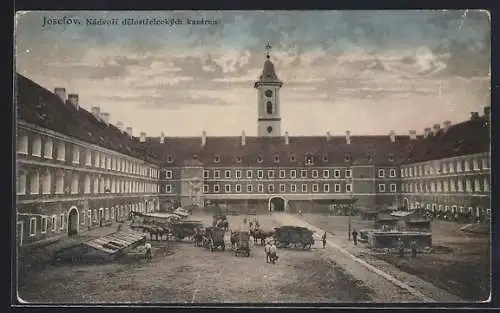 AK Josefstadt / Josefov / Jaromer, Blick in den Hof der Artillerie Kaserne