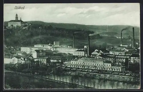 AK Nachod, Ortsansicht mit Fabriken und Burg auf einer Anhöhe