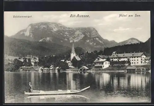 AK Alt-Aussee, Hotel am See mit Ortsansicht, Boot