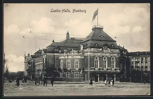 AK Hamburg, Laeisz-Halle mit Passanten