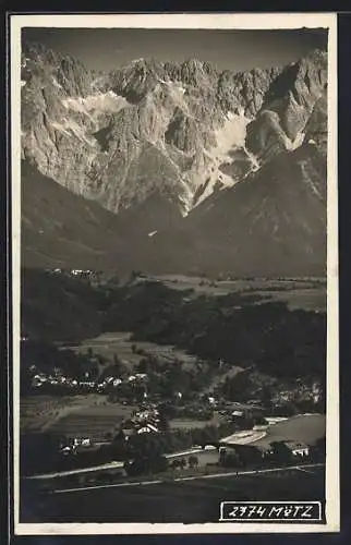 AK Mötz, Panoramablick auf den Ort und das Gebirge