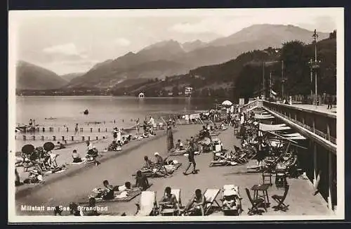 AK Millstatt am See, Strandbad mit Liegestühlen und Badegästen