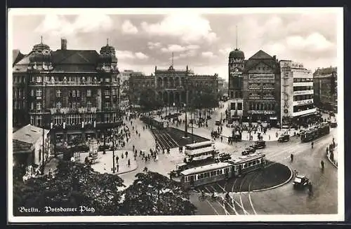 AK Berlin, Strassenbahnen am Potsdamer Platz mit Verkehrsturm