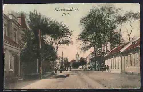 AK Ebreichsdorf /N.-Oe., Strassenpartie mit Turm