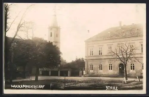 AK Wulkaprodersdorf, Schule mit Kirchturm