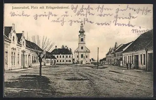 AK Jennersdorf, Platz mit Kriegerdnekmal, Blick zur Kirche