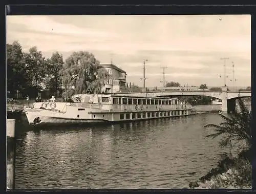 AK Brandenburg /Havel, Binnenschiff MS Aktivist auf dem Fluss