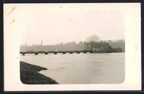 Foto-AK Witten, Die Ruhrbrücke im Hochwasser