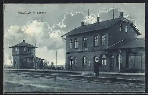 Mondschein-AK Herzlake, Bahnhof von der Gleisseite