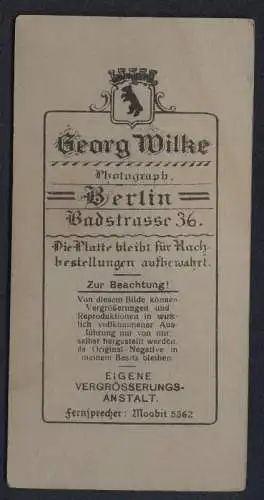 Fotografie Georg Wilke, Berlin, Badstrasse 36, Junge in Anzug und Fliege