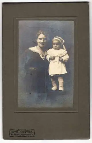 Fotografie Otto Hoeffke, Berlin, Prinzenstrasse 11, Mutter mit Kind