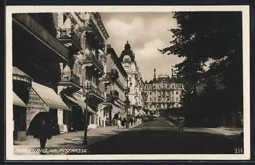 AK Marienbad, Hauptstrasse Strassenansicht mit Geschäften Drogerie-Parfümerie und Confiserie